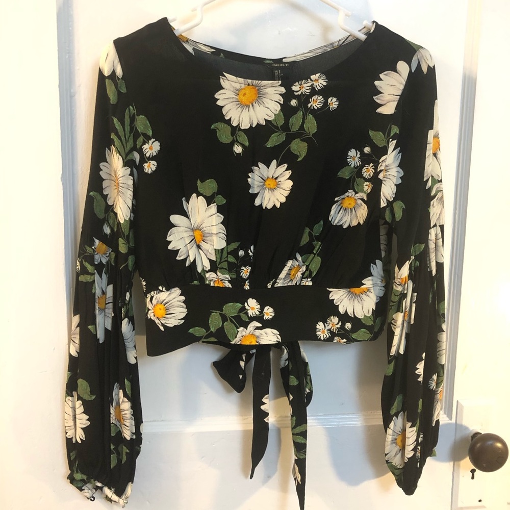 Boho Long sleeve daisy print black crop top